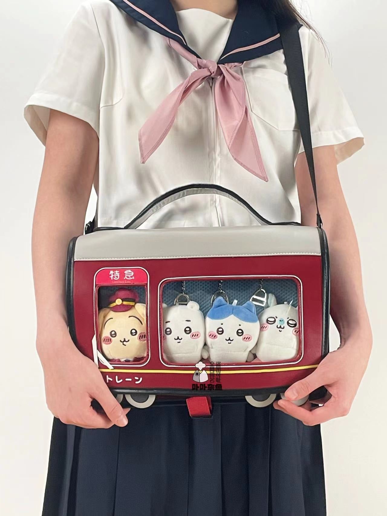 【予約】卟卟雑魚 電車風 痛バッグ ぬいバッグ 推し活