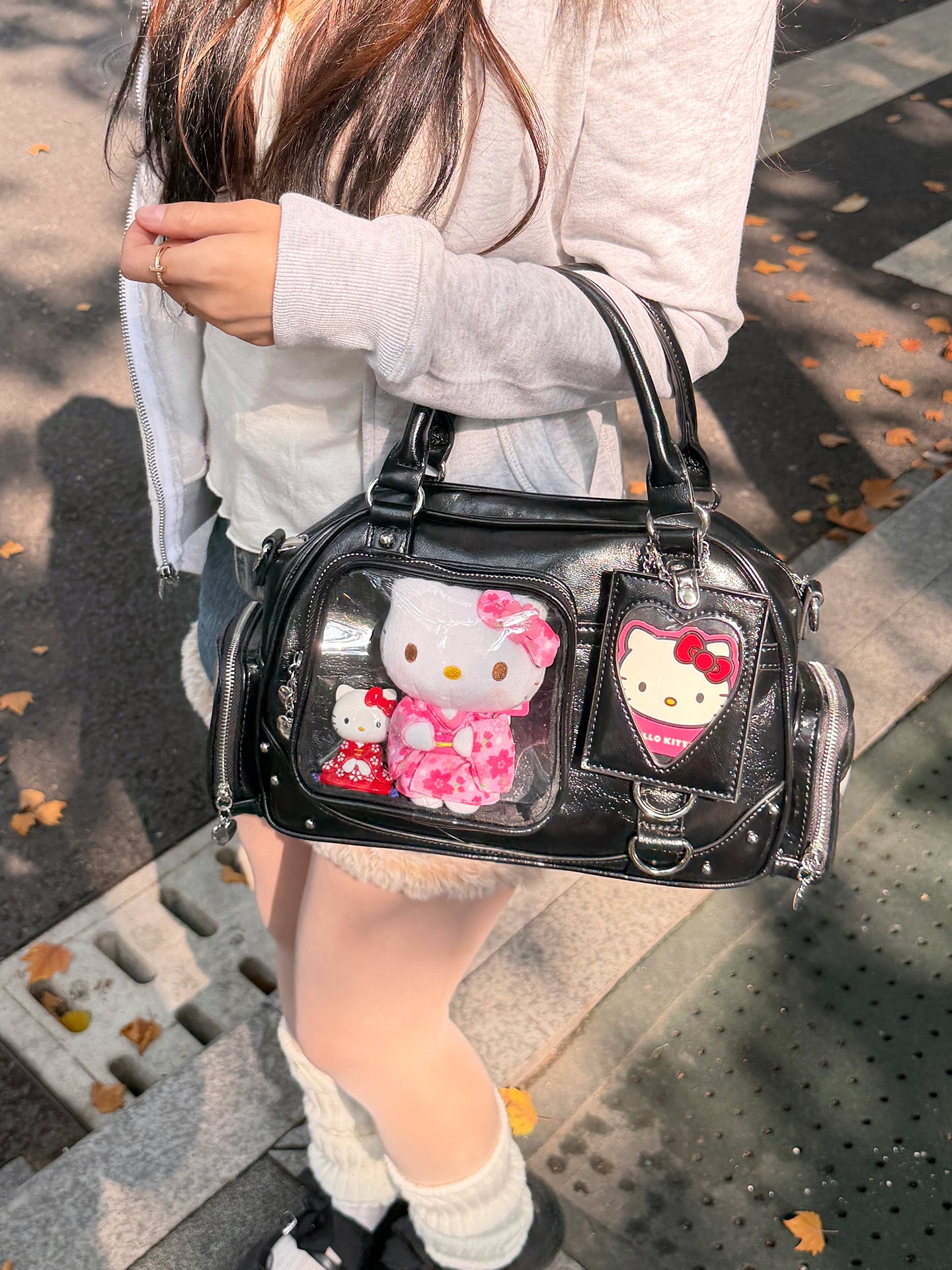 【予約】暴躁小梅 小秋也 痛バッグ ボストンバッグ ぬいぐるみ収納可