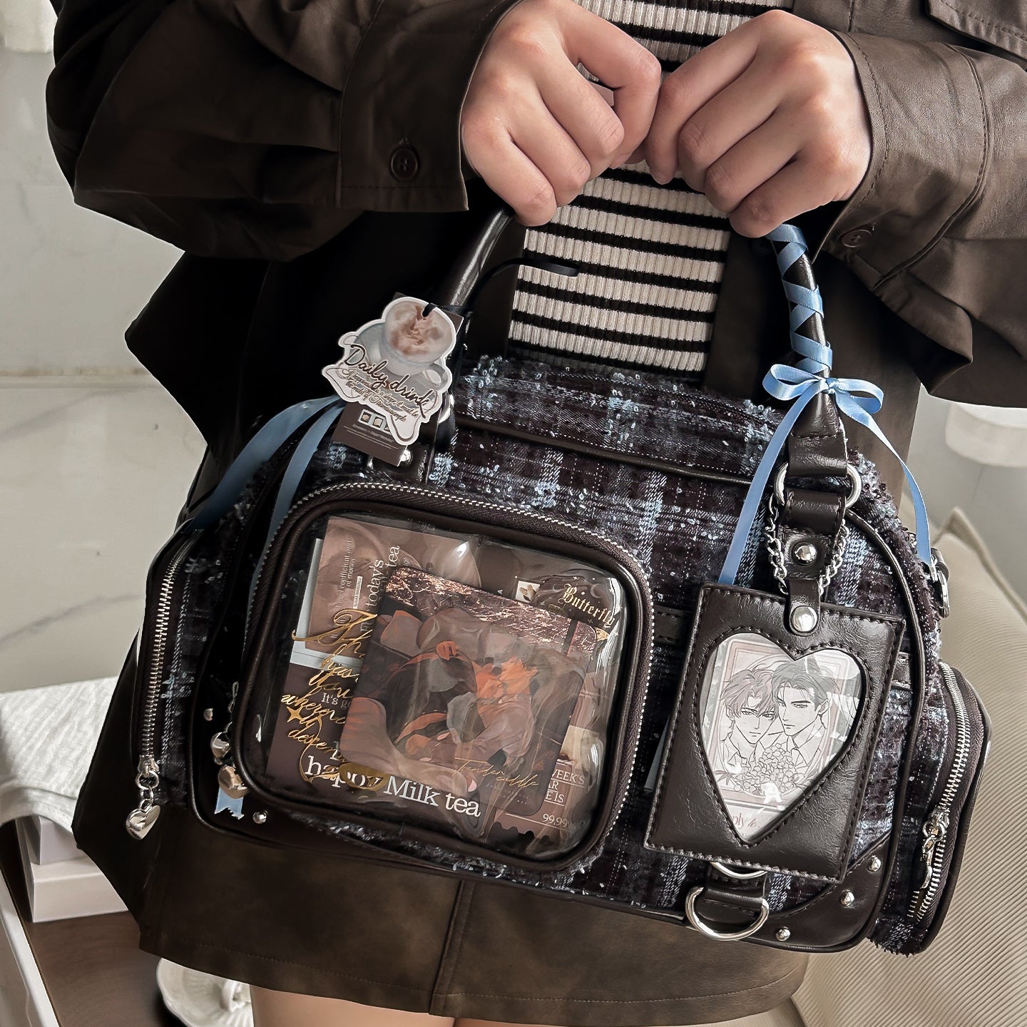 【予約】暴躁小梅 小秋也 痛バッグ ボストンバッグ ぬいぐるみ収納可