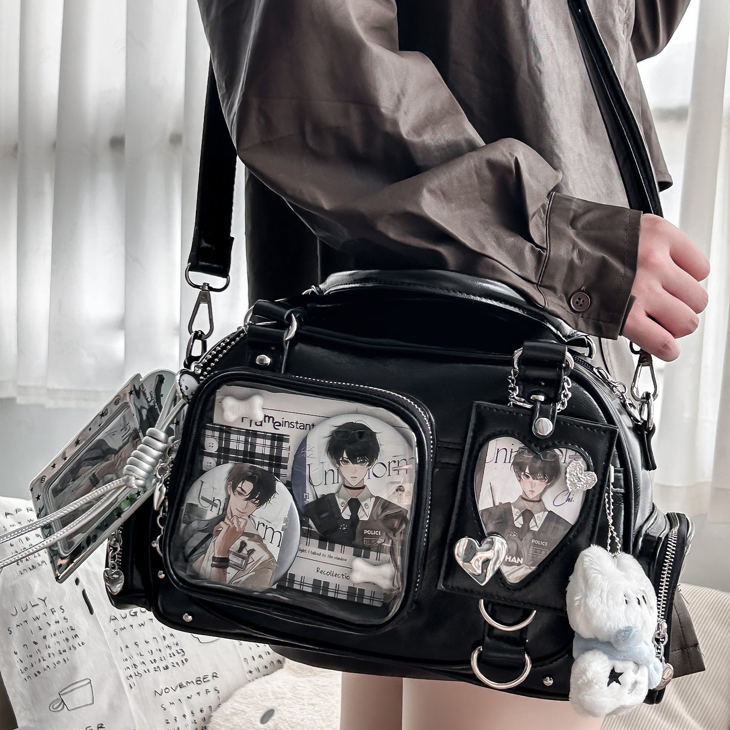 【予約】暴躁小梅 小秋也 痛バッグ ボストンバッグ ぬいぐるみ収納可